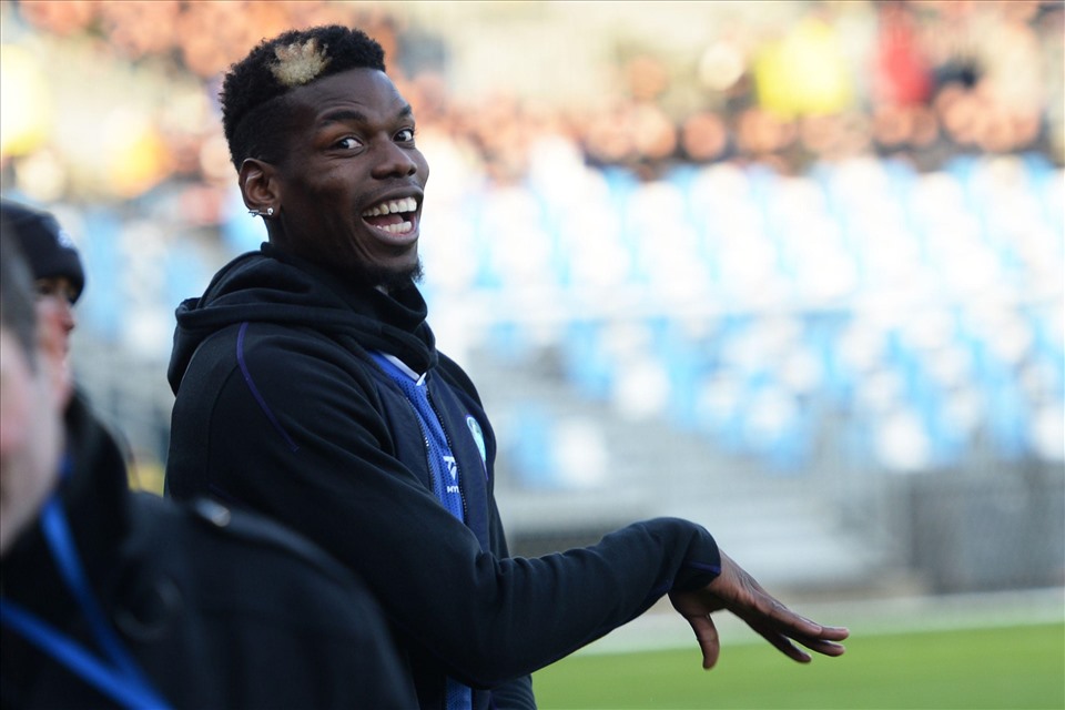 Những người theo dõi chuyện tương lai của Paul Pogba luôn trong tình trạng phải "bẻ lái" sau mỗi thông tin xuất hiện. Ảnh: UEFA