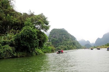 UBND tỉnh Ninh Bình tăng cường bảo vệ Di sản văn hóa và thiên nhiên thế giới Quần thể danh thắng Tràng An. Ảnh: LĐ