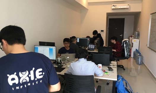 "Lò" sản xuất game Việt tỉ USD Axie Infinity tại TPHCM năm 2018 khi nhóm của Trung Nguyễn mới khởi nghiệp. Ảnh: Sky Mavis.