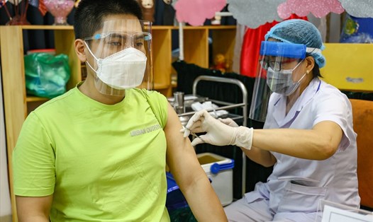 Hà Nội tiếp tục chiến dịch tiêm vaccine ngừa COVID-19 lớn nhất trong lịch sử. Ảnh: Phạm Đông