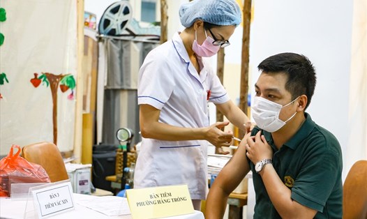 Hà Nội triển khai chiến dịch tiêm chủng vaccine COVID-19 cho toàn dân. Ảnh: Phạm Đông
