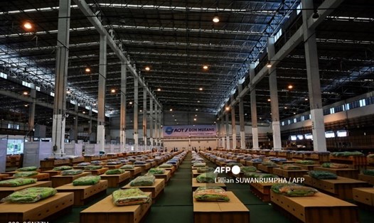 Nhà kho hàng hóa tại sân bay Don Muang ở Bangkok trở thành bệnh viện dã chiến. Ảnh: AFP