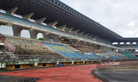 Sân vận động Ninh Bình với sức chứa 22.000 chỗ ngồi nhưng bỏ hoang nhiều năm. Ảnh: NT