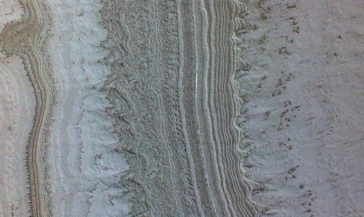 Tàu quỹ đạo do thám sao Hỏa của NASA phát hiện đất sét gần lớp băng ở cực nam sao Hỏa. Ảnh: NASA