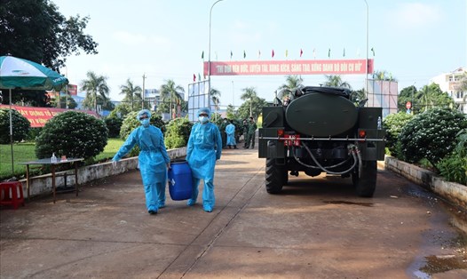 Quân khu 7 hỗ trợ huyện Thống Nhất 6 xe khử khuẩn cho các xã trong khu vực phong toả. Ảnh: Anh Vũ