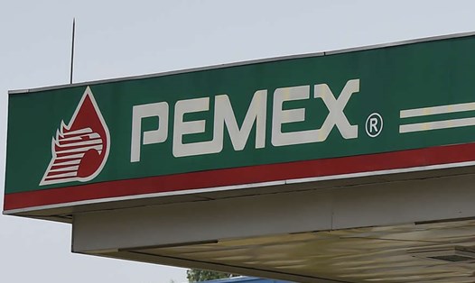 Vụ rò rỉ đường ống dẫn khí đốt dưới nước của công ty Pemex đã gây ra đám cháy dữ dội giữa đại dương vịnh Mexico. Ảnh: AFP
