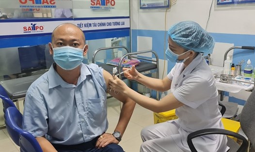 Nghệ An đã tiêm vaccine phòng COVID-19 cho trên 71.000 người. Ảnh: HĐ