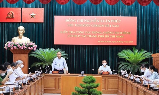 Chủ tịch nước Nguyễn Xuân Phúc phát biểu trong buổi làm việc với TP.HCM. Ảnh: TTXVN