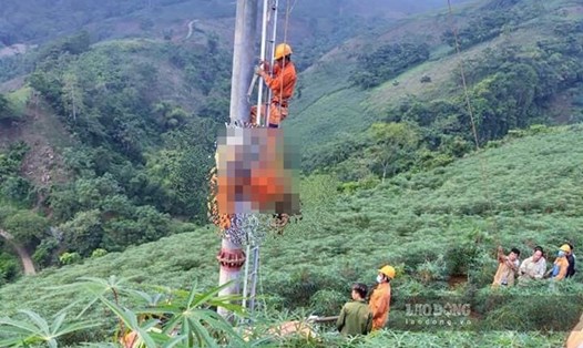 Hiện trường vụ tai nạn khiến công nhân bị giật chết trên cột điện ở Lào Cai. Ảnh: QH.