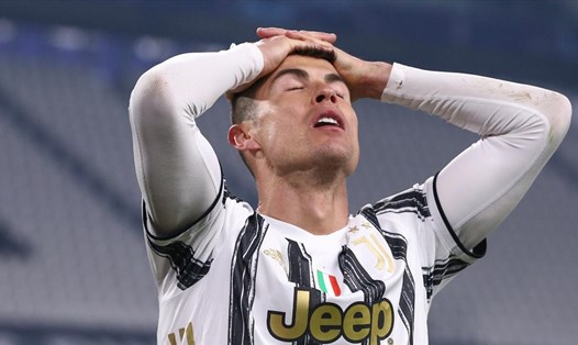Hành vi đáng lên án của Fernando Saul với Ronaldo đã bị trừng phạt. Ảnh: AFP.