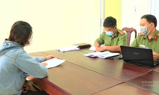 Cơ quan chức năng tỉnh Đắk Lắk mời một cá nhân vi phạm hợp chia sẻ thông tin sai sự thật về dịch COVID-19 đến làm việc tại trụ sở. Ảnh: Kim Bảo
