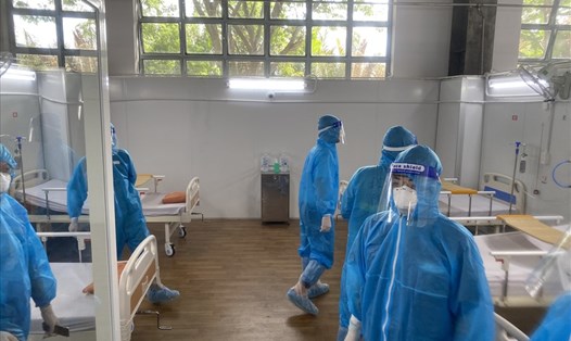 Bệnh viện Bạch Mai triển khai đồng loạt các bước, cấp tốc hoàn thiện 500 giường hồi sức tại bệnh viện dã chiến 16 TP.HCM. Ảnh: Ngọc Khanh