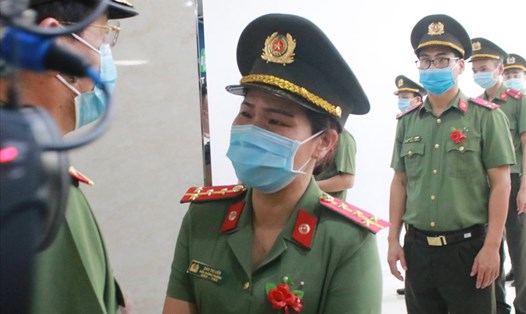 Nhân viên y tế Đà Nẵng bật khóc vì xúc động, khi được lên đường chi viện TPHCM. Ảnh: TT
