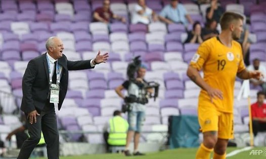 Huấn luyện viên Graham Arnold lo lắng khi tuyển Australia có khả năng đá sân trung lập tại vòng loại World Cup 2022. Ảnh: AFP.