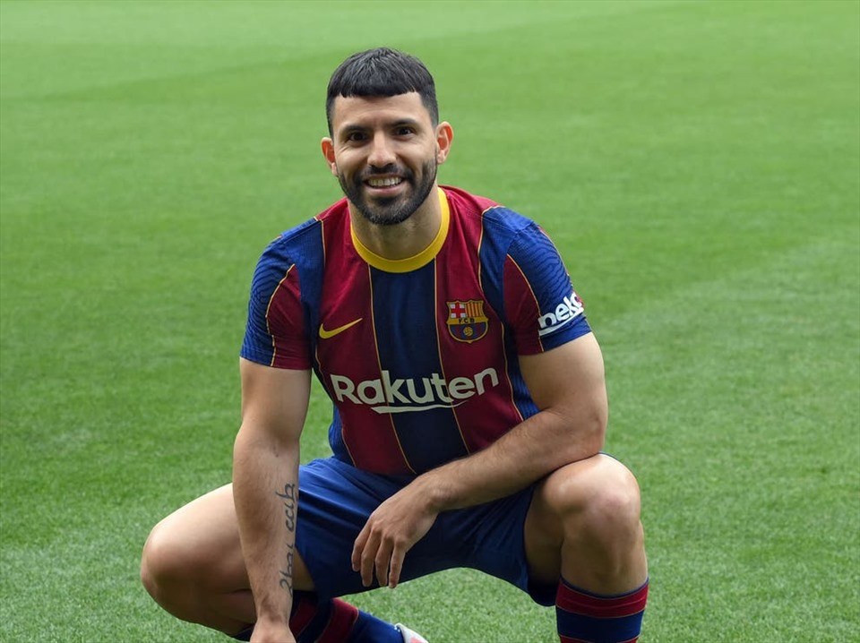 Tiền đạo Sergio Aguero chưa thể thi đấu cho Barcelona nếu như đội bóng không đáp ứng giới hạn tiền lương theo quy định. Ảnh: AFP. Tiền đạo Sergio Aguero chưa thể thi đấu cho Barcelona nếu như đội bóng không đáp ứng giới hạn tiền lương theo quy định. Ảnh: AFP.