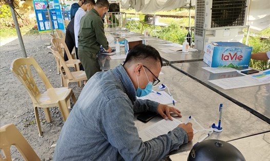 Từ 12h ngày 8.7, Hải Phòng chỉ cho phép những người có kết quả xét nghiệm âm tính với SARS-CoV-2 trong vòng 5 ngày mới được vào thành phố. Ảnh Mai Dung