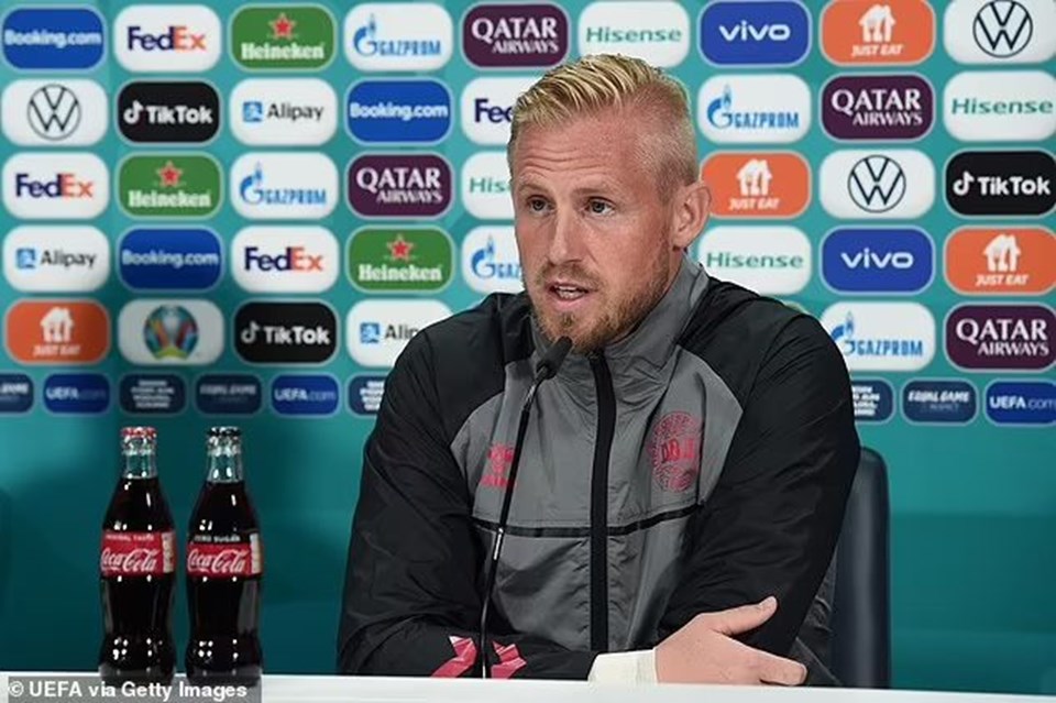Thủ môn Kasper Schmeichel đáp trả gay gắt câu hỏi khó của phóng viên Anh trước trận bán kết Anh - Đan Mạch. Ảnh: UEFA. Thủ môn Kasper Schmeichel đáp trả gay gắt câu hỏi khó của phóng viên Anh trước trận bán kết Anh - Đan Mạch. Ảnh: UEFA.