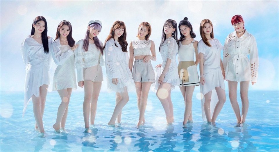 NiziU được biết đến là "em gái Nhật Bản của TWICE". Ảnh: Poster. NiziU được biết đến là "em gái Nhật Bản của TWICE". Ảnh: Poster.