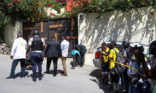 Thu thập bằng chứng vụ ám sát Tổng thống Haiti. Ảnh: AFP