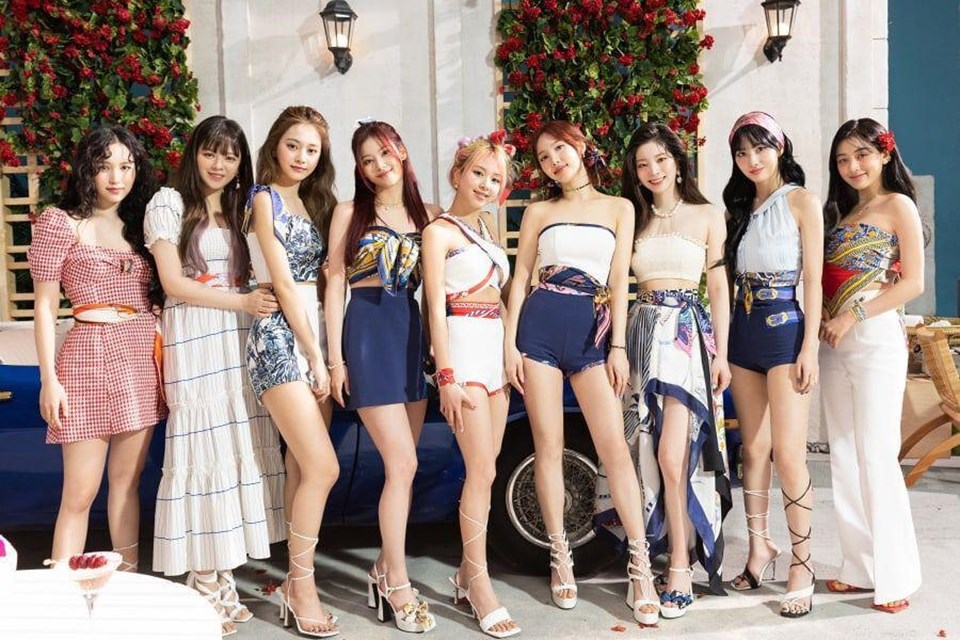 Mini album "Taste of Love" mang đến nhiều thành tích cho 9 cô gái của TWICE. Ảnh: Poster. Mini album "Taste of Love" mang đến nhiều thành tích cho 9 cô gái của TWICE. Ảnh: Poster.
