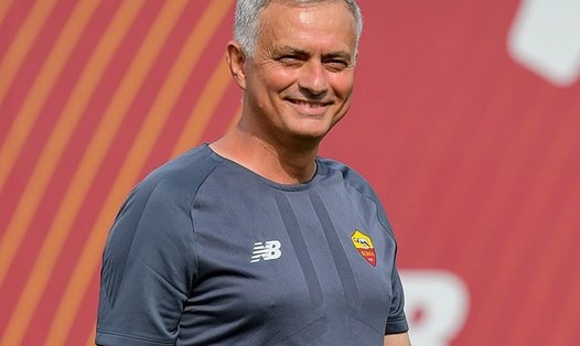 Mourinho đã bắt đầu công việc tại AS Roma. Ảnh: AS Roma FC