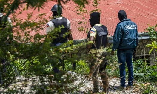 Sau vụ ám sát Tổng thống Haiti Moise, cảnh sát vẫn đang tiếp tục truy lùng các nghi phạm. Ảnh: AFP