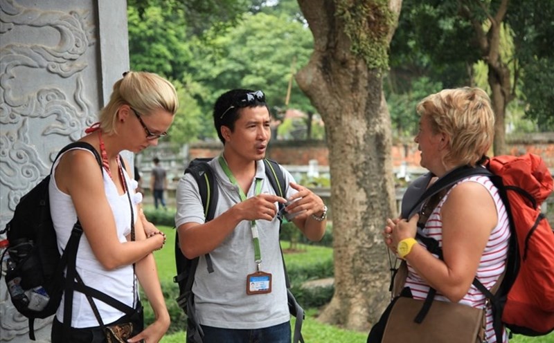 Hà Nội triển khai thực hiện chính sách hỗ trợ hướng dẫn viên du lịch gặp khó khăn trong mùa dịch. Ảnh: LĐ