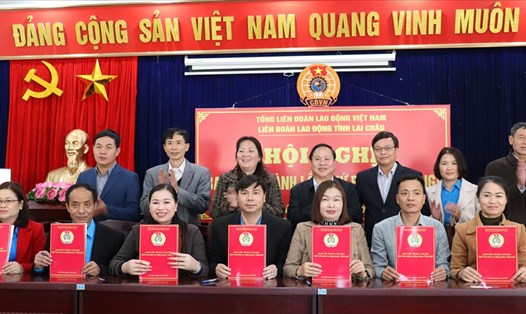 Ngay từ đầu năm 2021, LĐLĐ tỉnh Lai Châu tổ chức ký kết giao ước thi đua giữa LĐLĐ các huyện, thành phố. Ảnh tư liệu