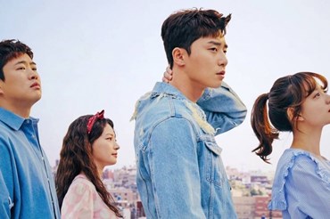 "Thanh xuân vật vã" là bộ phim nổi tiếng của Park Seo Joon, Kim Ji Won. Ảnh: Poster.