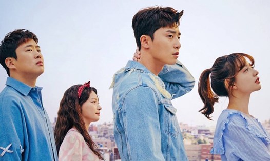 "Thanh xuân vật vã" là bộ phim nổi tiếng của Park Seo Joon, Kim Ji Won. Ảnh: Poster.
