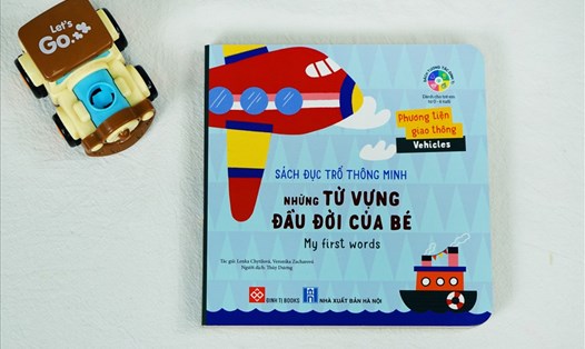 “Sách đục trổ thông minh - Những từ vựng đầu đời của bé” chính thức giới thiệu đến độc giả nhí Việt Nam. Ảnh: Đinh Tỵ