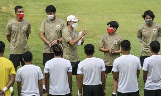 Huấn luyện viên Shin Tae-yong của tuyển Indonesia đã chia tay đến 4 trợ lý đồng hương kể từ khi sang Indonesia làm việc. Ảnh: PSSI.