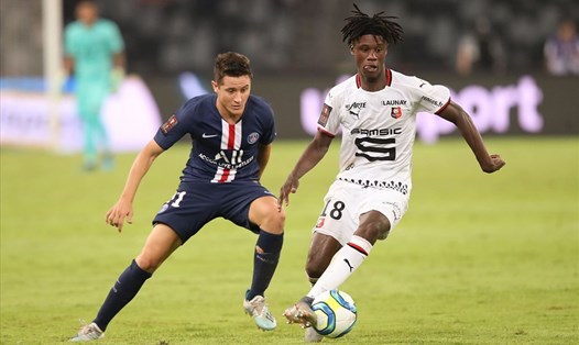 Không chỉ những nhân tố kỳ cựu, Paris Saint Germain còn muốn thâu tóm cả những tài năng trẻ như Edouard Camavinga (phải). Ảnh: Ligue 1