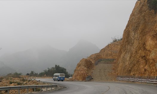 Một vị trí đường cứu nạn trên Quốc lộ 6 đoạn qua huyện Mai Châu, tỉnh Hòa Bình. Ảnh: Minh Nguyễn