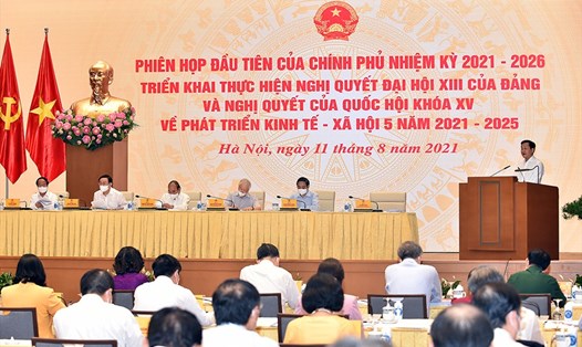 Phó Thủ tướng Chính phủ Lê Minh Khái trình bày Báo cáo về các nhiệm vụ, giải pháp trọng tâm của Chính phủ nhiệm kỳ 2021-2026 triển khai thực hiện Nghị quyết Đại hội XIII của Đảng và Nghị quyết Quốc hội về kế hoạch phát triển kinh tế - xã hội 5 năm 2021-2025. Ảnh: Nhật Bắc