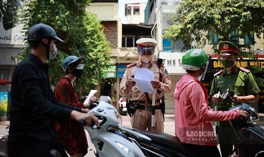 Người dân cần thực hiện đúng các quy định, kiên quyết không mua các giấy đi đường, giấy xét nghiệm khống. Ảnh minh hoạ Hải Nguyễn