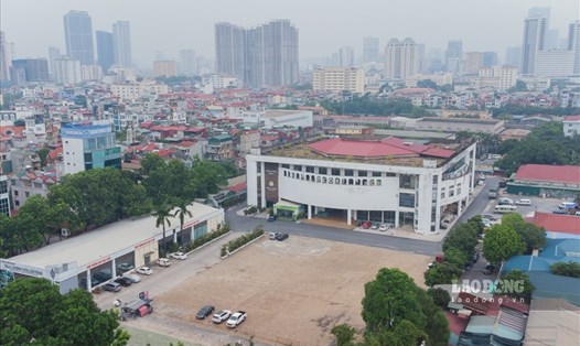 Khi các chợ đầu mối tạm đóng, một số sân vận động, bến xe tại Hà Nội được đề xuất trưng dụng làm trạm trung chuyển hàng hoá. Ảnh: Tô Thế