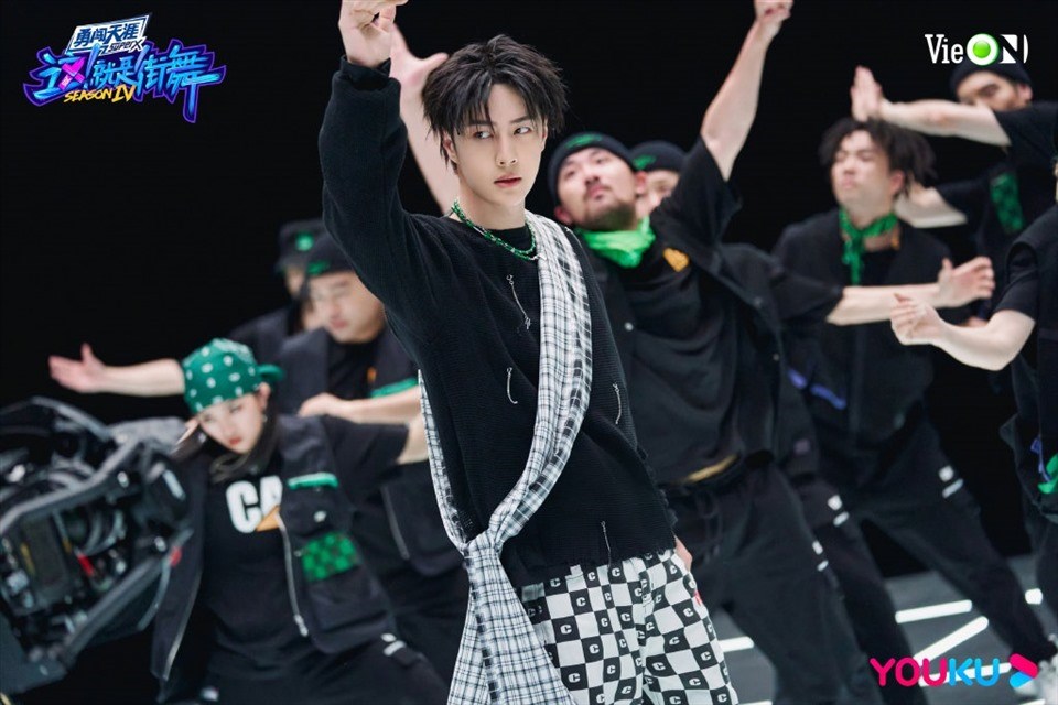 Vương Nhất Bác gây sốt khi tham gia show dance hot của Trung Quốc. Ảnh: Vie. Vương Nhất Bác gây sốt khi tham gia show dance hot của Trung Quốc. Ảnh: Vie.