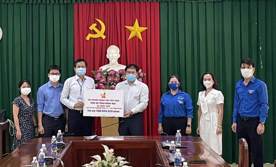 Hội Doanh nhân Trẻ Việt Nam trao tặng tỉnh Đồng Nai 3 máy thở