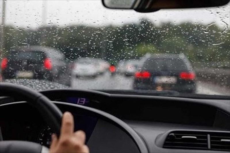 Kinh nghiệm xử lý sự cố thường gặp khi lái xe ôtô dưới trời mưa