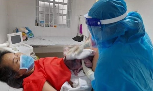 Mẹ con sản phụ D. đang được chăm sóc hậu sản tại Bệnh viện Đa khoa Ninh Thuận. Ảnh: Bênh viện cung cấp.