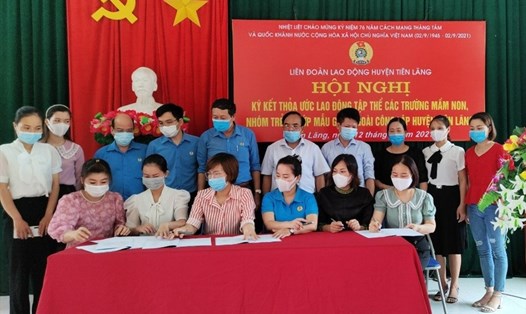 LĐLĐ huyện Tiên Lãng (Hải Phòng) ký kết thành công thoả ước lao động tập thể nhóm 5 trường mầm non tư thục. Ảnh CTV
