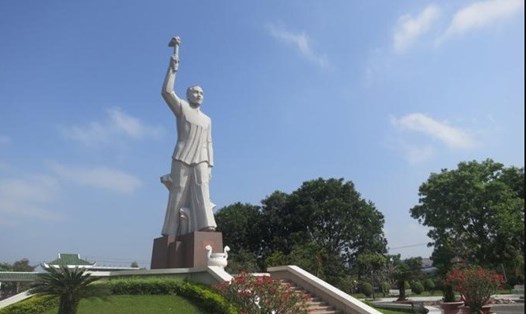 Tượng đài đồng chí Võ Văn Tần ở quê hương Long An