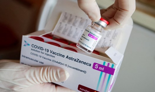 Hungary và Pháp tặng vaccine cho Việt Nam. Ảnh: AFP
