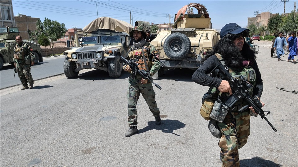Taliban chiếm được những thành phố quan trọng của Afghanistan hôm 12.8. Ảnh: AFP