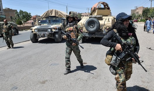 Taliban chiếm được những thành phố quan trọng của Afghanistan hôm 12.8. Ảnh: AFP