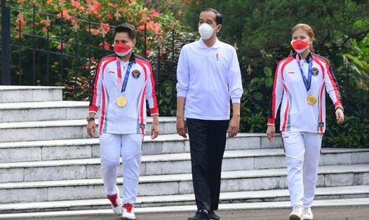 Tổng thống Indonesia Joko Widodo gặp gỡ các vận động viên Indonesia dự Olympic sáng 13.8. Ảnh: CNN Indonesia.