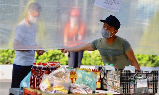 TP. Nha Trang cung ứng lương thực, thực phẩm đến hộ dân bằng hình thức mua online và mua hộ.