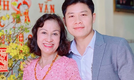 Nguyễn Văn Chung cảm thấy may mắn vì mẹ được khỏe mạnh sau thời gian bạo bệnh. Ảnh: NSCC.
