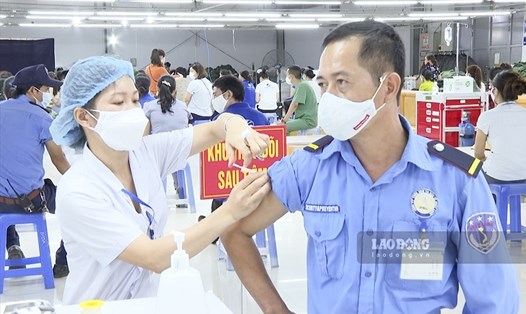 Hơn 3.000 công nhân được tiêm vaccine phòng COVID-19 ở Sơn La. Ảnh: PV